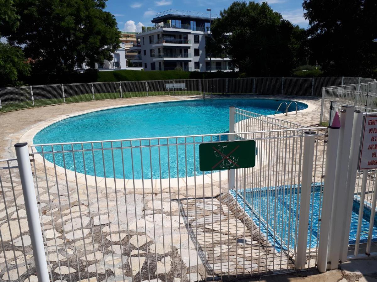 Studio bord de mer Saint-Laurent-du-Var Exterior foto